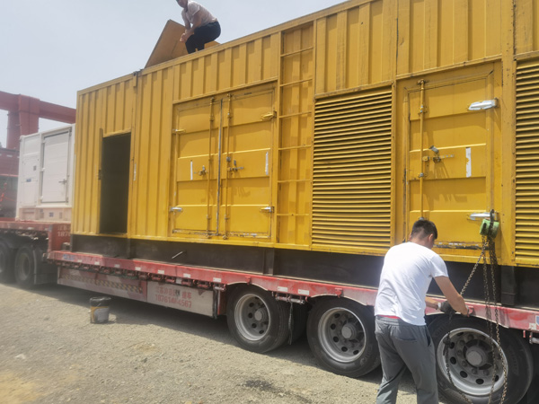 城中除了负载情况和发动机维护，还有哪些因素会影响 200kw 柴油发电机的油耗？
